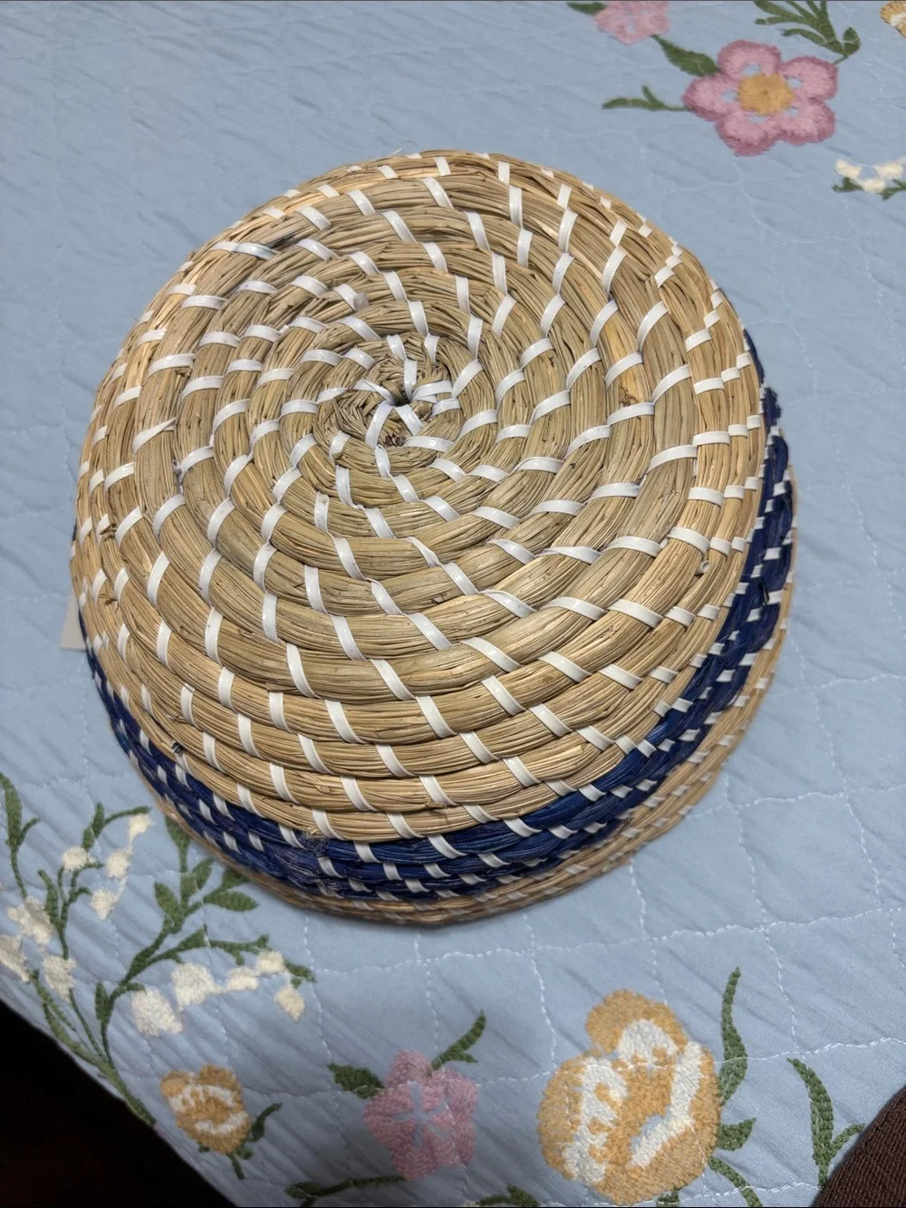 Precious Heavy Sturdy Round Deep Unbranded Blue & Tan basket PreOwned